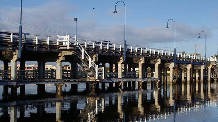Closures: Due to the replacement of the bridge several closures will affect the eastern side of the foreshore.