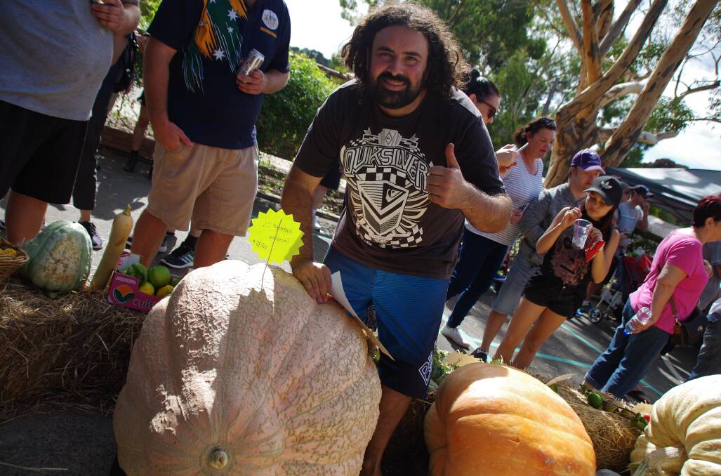 Toodyay newcomer steals giant pumpkin prize at 21st ​Dwellingup Pumpkin Festival