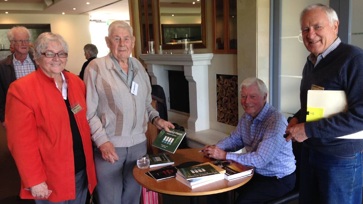 Famed WA author Cyril Ayris with probus club members. Photo: supplied.
