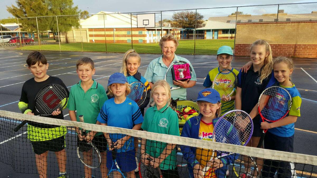 Lesley Hunt showcases her Federation Cup replica for the children at her junior tennis academy. Photo: Supplied.     