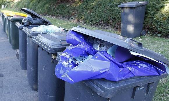 There are expected delays of up to 24 hours for the collection of resident's refuse and recycling bins.