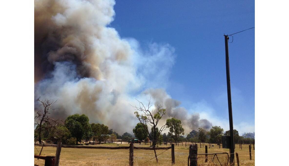 A bushfire is currently burning out-of-control in Pinjarra.