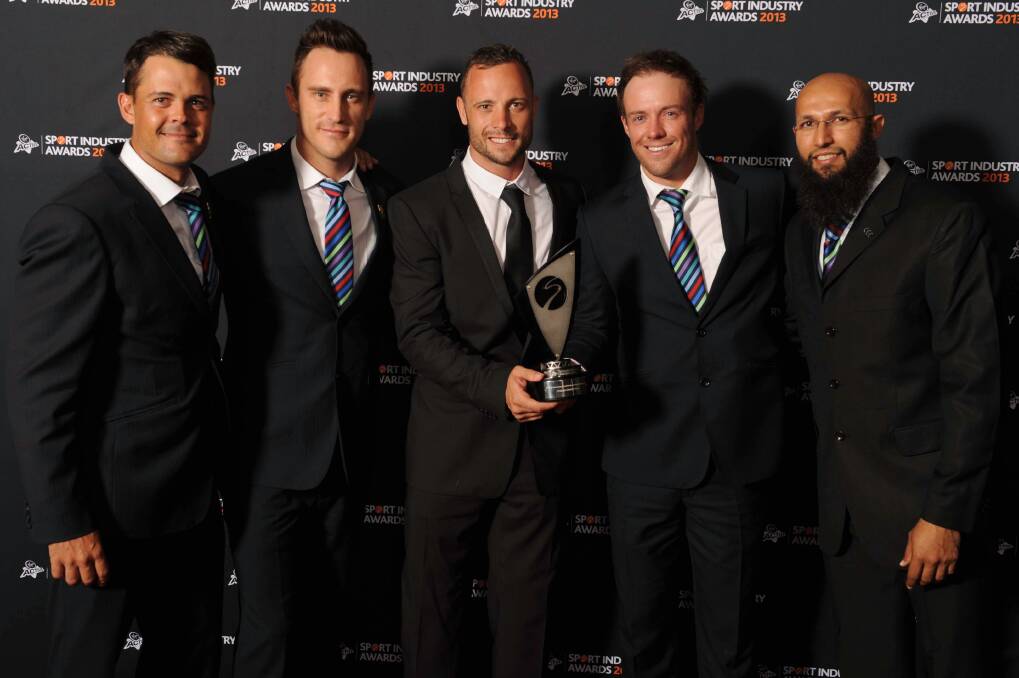 Proteas players Jaques Rudolph, Faf du Plessis, AB de Villiers, and Hashim Amla receive the Deloitte Outstanding Contribution to South African Sport Award from Paralympic Gold medallist Oscar Pistorius. Photo by Lee Warren/Gallo Images/Getty Images