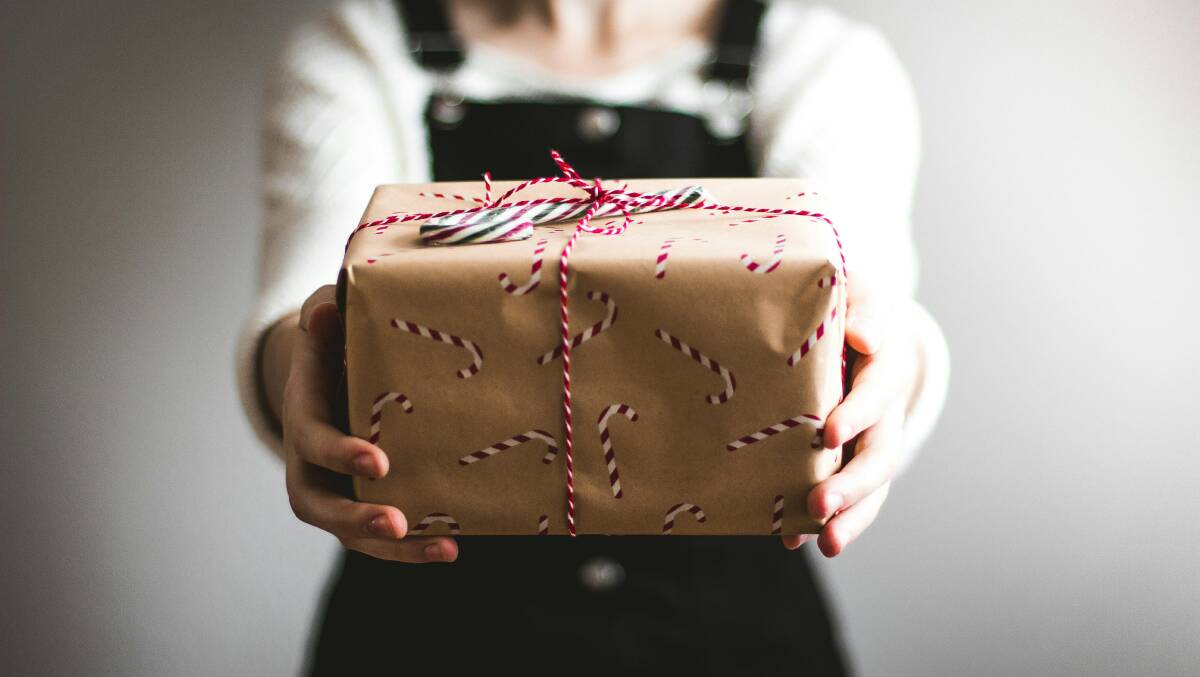 A listed guide on the ways you can make Christmas gifts affordable and original this year. 