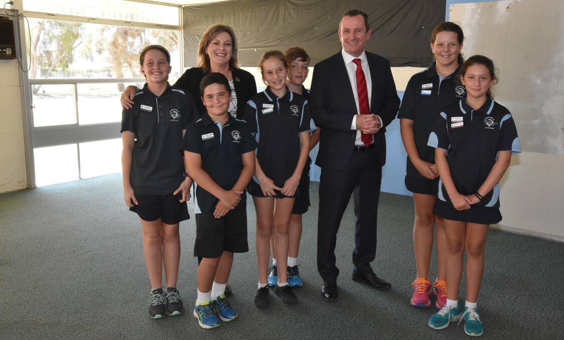 WA Premier Mark McGowan with Carcoola Primary School students and Murray-Wellington MP Robyn Clarke in a classroom that will be transformed into a science lab. Photo: Amy Martin.