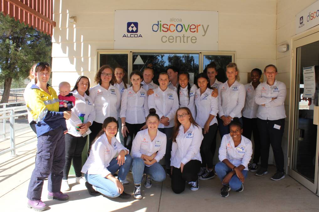 Alcoa Mechanical Engineer Paula West, together with her baby daughter Karla, with the iWomen girls at the Alcoa’ Discovery Centre Pinjarra.