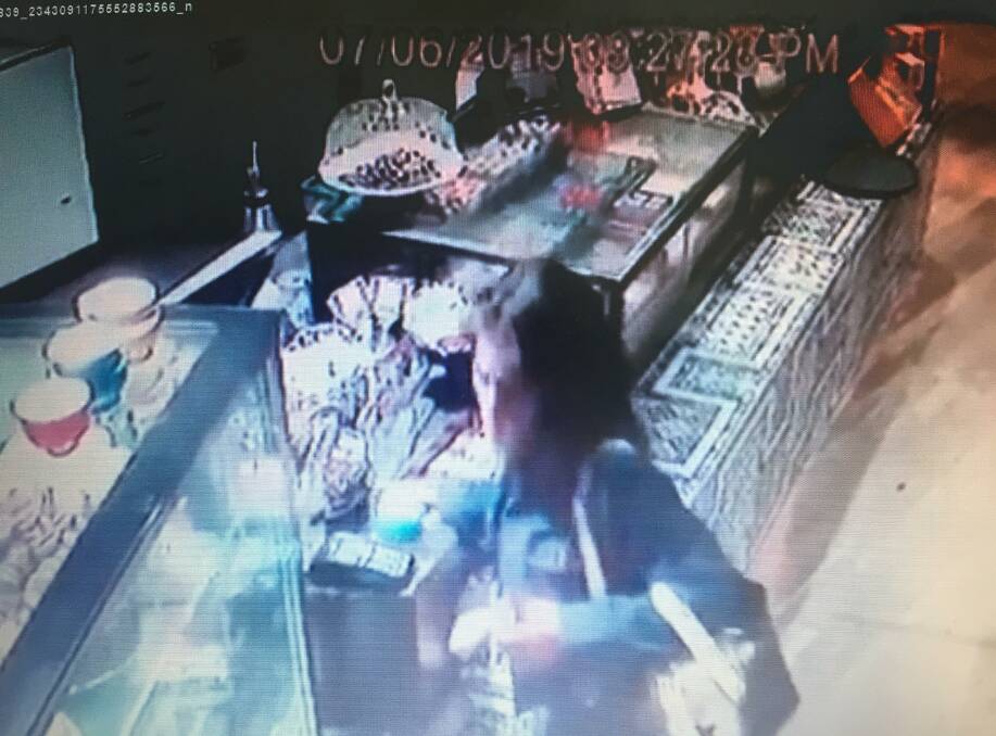 Brazen theft of Mandurah café's tip jar caught on camera