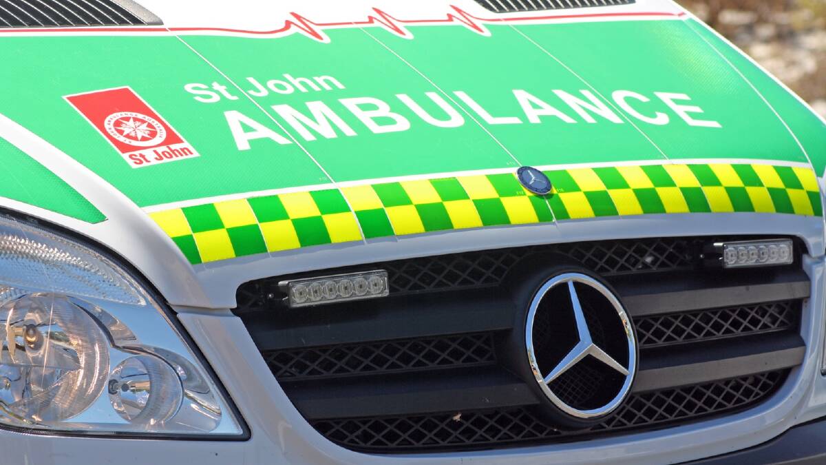 Car collides with pole in Waroona crash