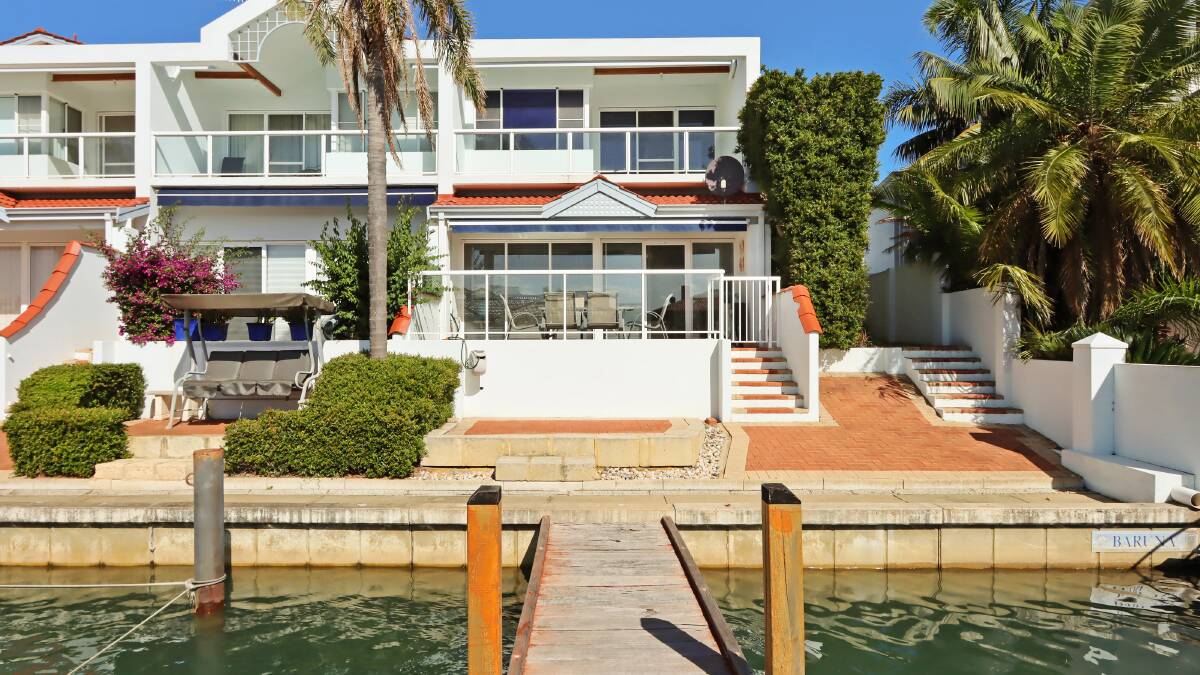 House of the Week: North facing canal villa