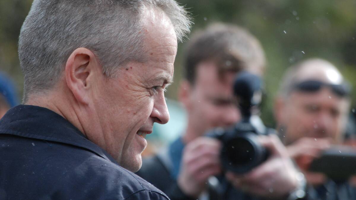 The rain didn't deter opposition leader Bill Shorten from meeting with local workers at North Pinjarra Oval on Wednesday. Photo: Caitlyn Rintoul.