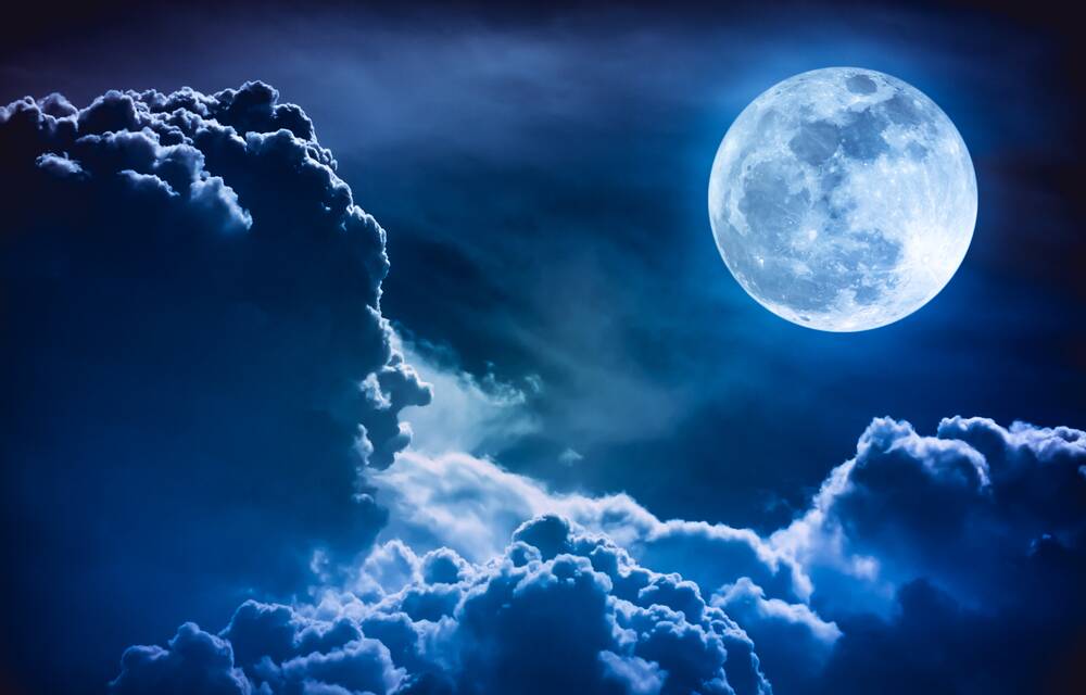 Night sky with beautiful super moon  Photo: kdshutterman