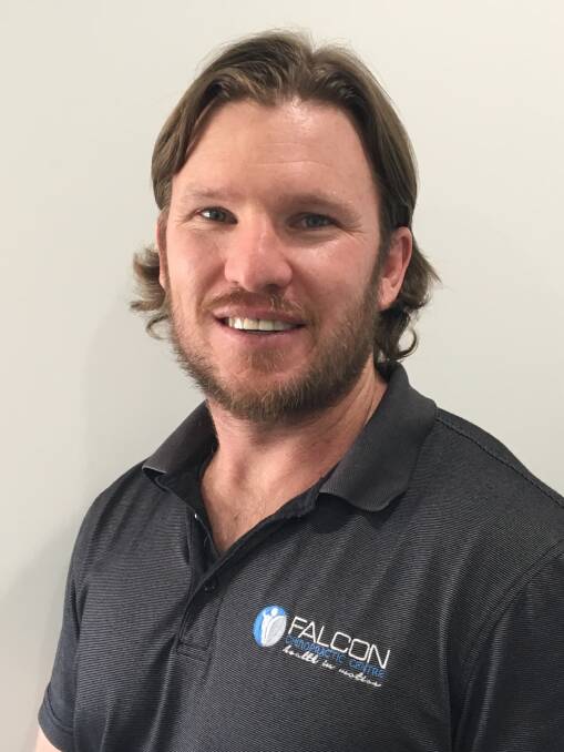 Dr Simon Crichton BSc (Chiro) BChiro BSc (exercise and sports science). Make an appointment with him or one of the other practitioners by calling 9534 4660.