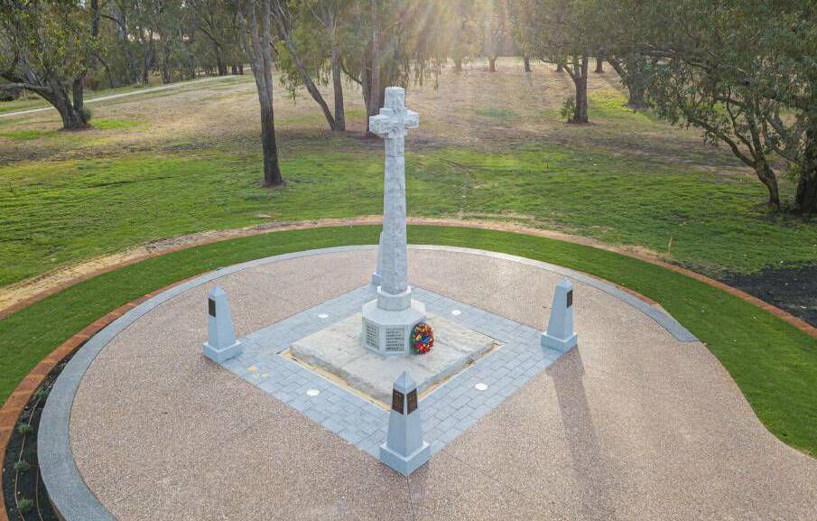 Anyone attending war memorials to lay a wreath on Anzac Day must obey social distancing rules. Photo: Supplied.