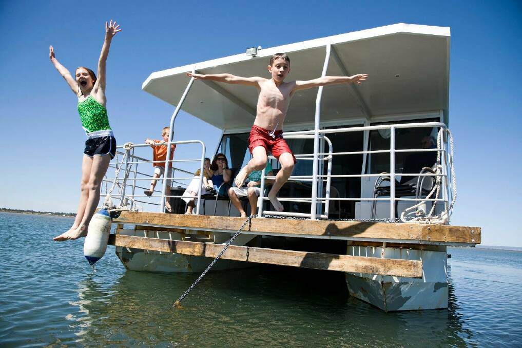 Mandurah Houseboats thanks health care workers by giving away a three day holiday. Photo: Supplied.