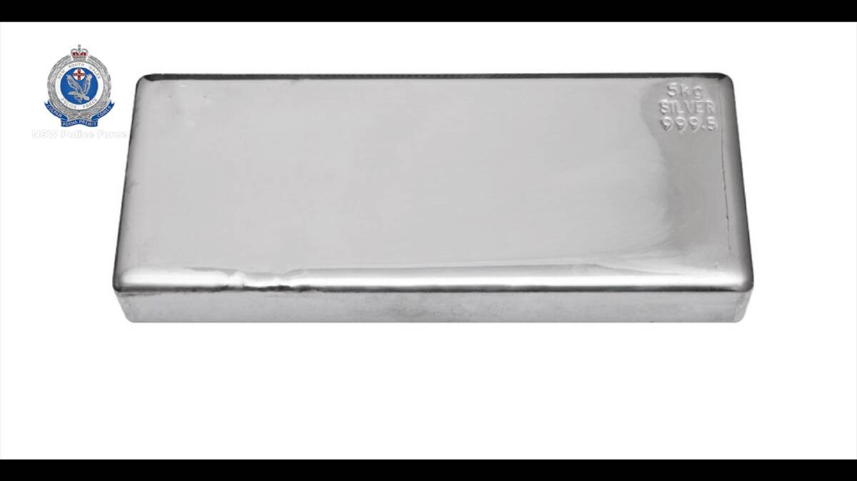 192 bars of silver bullion, like this, was stolen between Maldon, near Picton, and Melbourne.