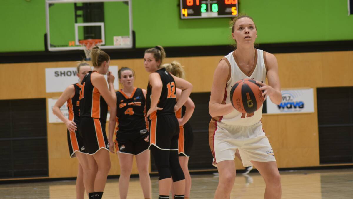 Kelly Bailey knocks down the game-sealing free throw as the Suns watch on. Photo: Justin Rake.