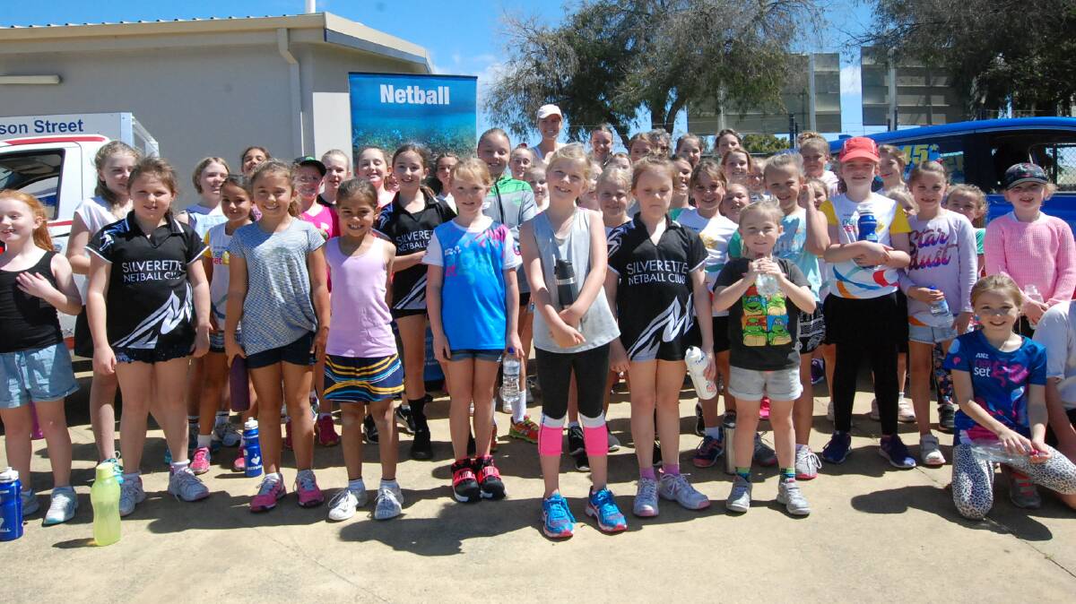 West Coast Fever captain Courtney Bruce put 40 of the Mandurah Netball Association's juniors through their paces at a clinic on Wednesday. Photo: Justin Rake.    