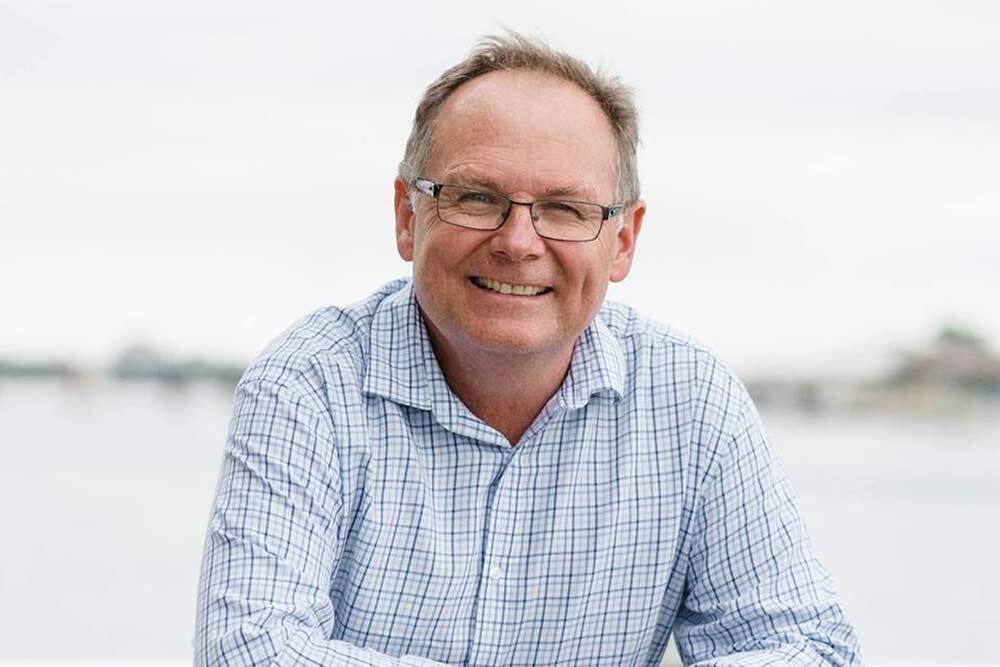 FAREWELL, 2019: Mandurah MP David Templeman is urging the residents of the Peel region to have a safe and festive holiday season. Photo: Supplied.