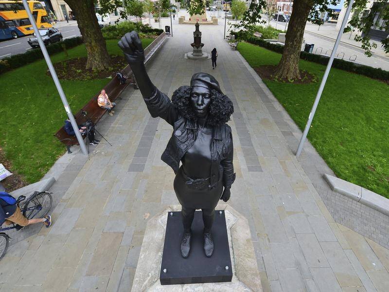 A BLM statue put up to replace that of a slave trader has been removed in Bristol.