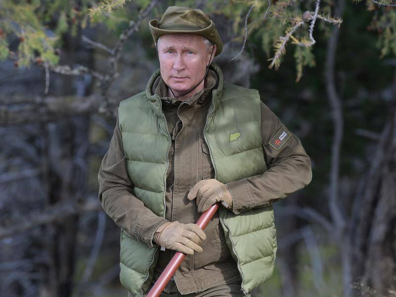 Tthe Kremlin has released photos of Vladimir Putin hiking in the mountains of the Tuva region.