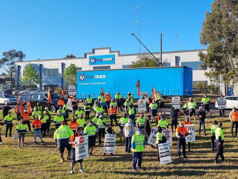 Up to 2000 StarTrack employees have walked off the job after crisis talks failed.