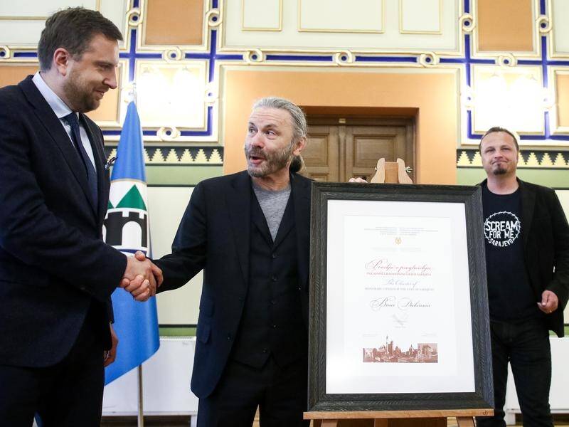Sarajevo mayor Abdulah Skaka has thanked Iron Maiden singer Bruce Dickinson for his 1994 concert.