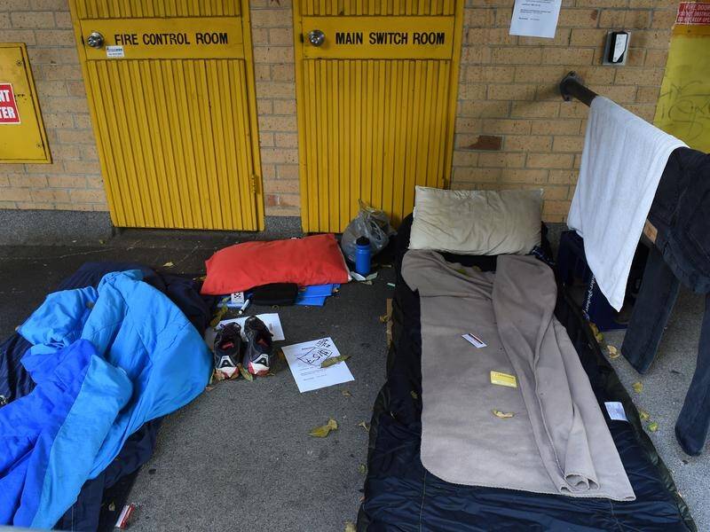 NSW's Ombudsman says more work needs to be done to help vulnerable homeless teenagers.