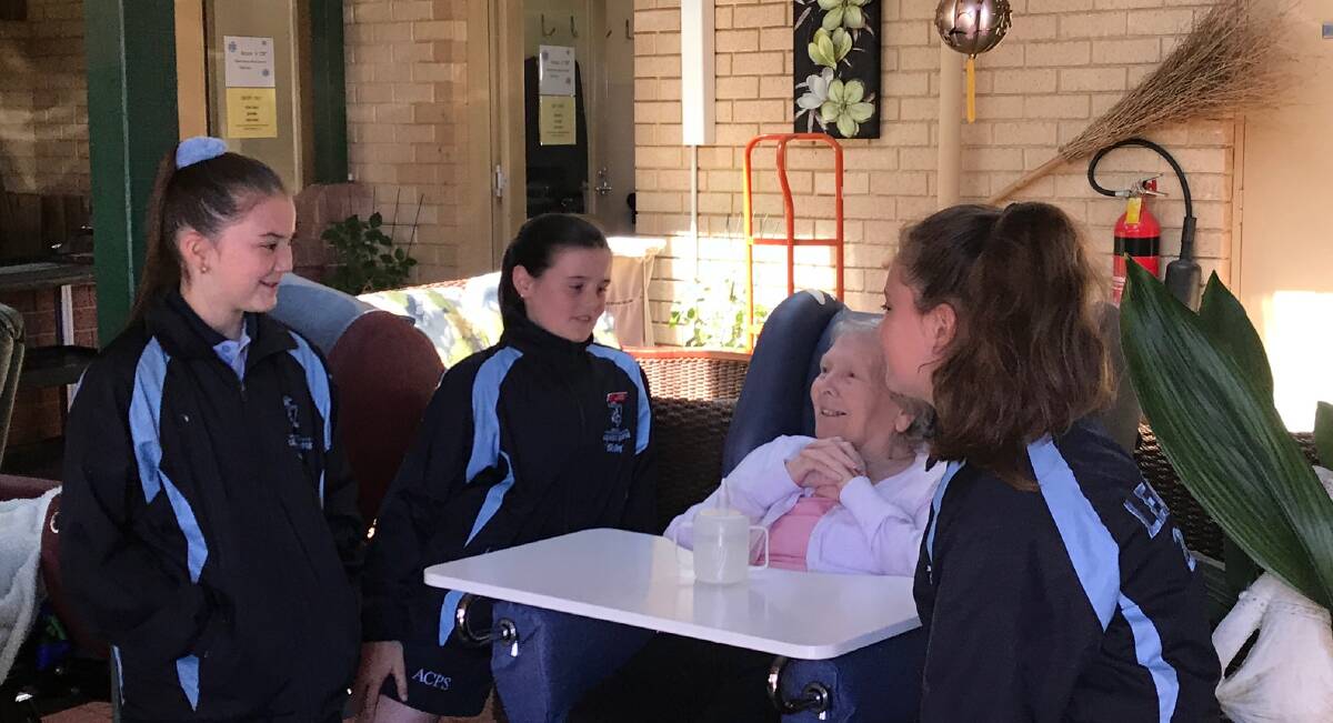 SHOOTING THE BREEZE: Assumption Catholic Primary School students Bailee West, Shelby Tonkin and Sienna Farhi enjoying another visit to the RSL Aged Care Facility in Meadow Springs. Photo: Supplied