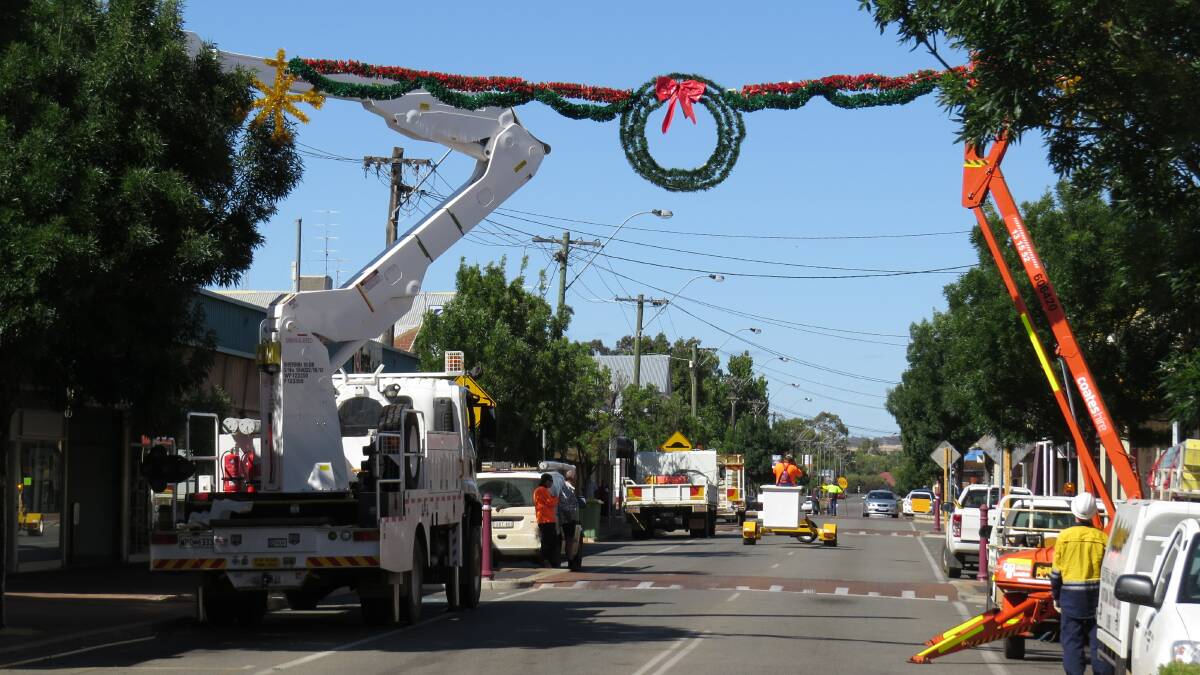 Christmas decorations going up in Fitzgerald Street, Northam. Photo: Avon Valley Advocate.