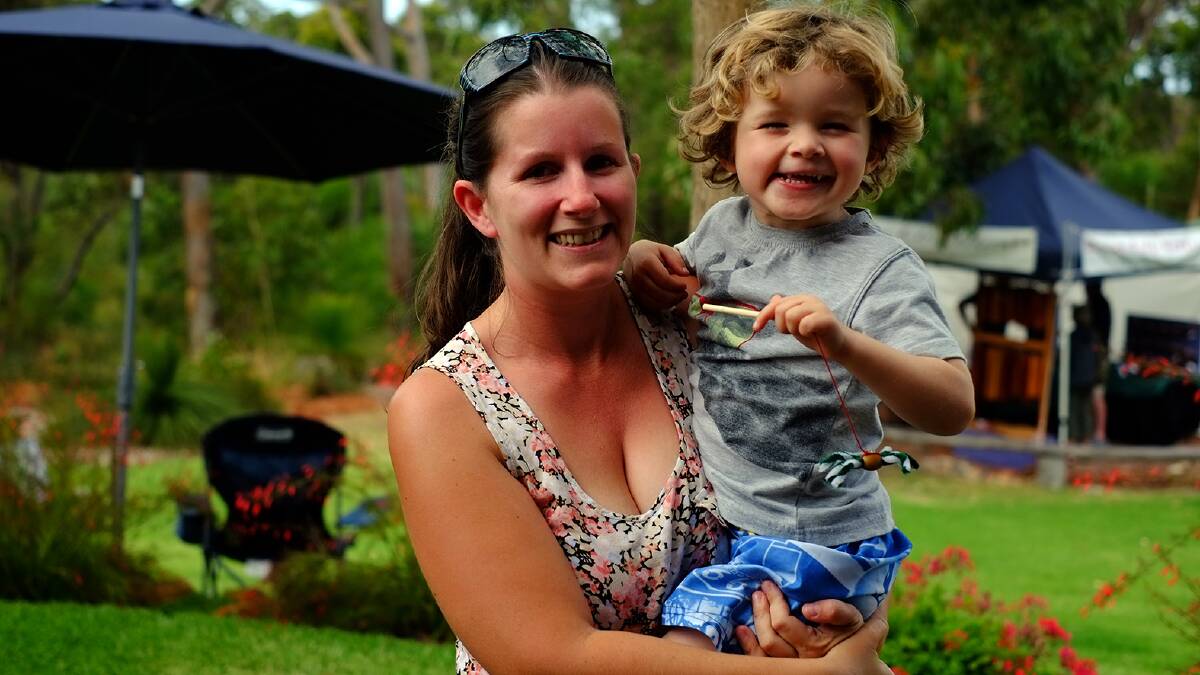 The South West Art Market at Happs Winery and Pottery was a success. Pictured Kristy and Asher Bourke. Photo: Sandy Powell/Augusta-Margaret River Mail.